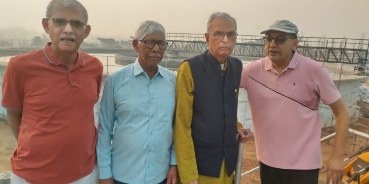 adityapur nagarik kalyan sangh-झारखंड वरिष्ठ नागरिक कल्याण संघ ने किया सीतारामपुर डैम के पास बन रहे नये वाटर ट्रीटमेंट प्लांट का निरीक्षण, पायी खामियां, नगर प्रशासक व डीसी से मिलकर करेंगे चार महीने में पूरा कराने का आग्रह