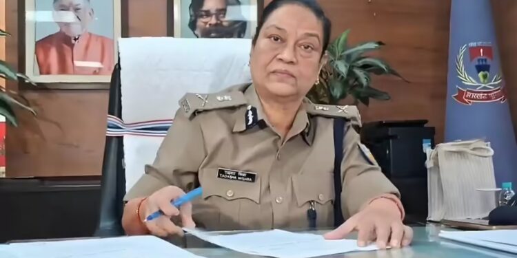 jharkhand dgp in action : झारखंड की डीजीपी एक्शन में, रांची में रेस्टोरेंट में हुई मारपीट में शामिल अपराधियों को लेकर की बैठक, तत्काल कार्रवाई का आदेश, रामगढ़ के रजरप्पा मंदिर में भक्तों पर लाठी भांजने वाले पुलिसवालों को किया सस्पेंड jharkhand dgp in action : झारखंड की डीजीपी एक्शन में, रांची में रेस्टोरेंट में हुई मारपीट में शामिल अपराधियों को लेकर की बैठक, तत्काल कार्रवाई का आदेश, रामगढ़ के रजरप्पा मंदिर में भक्तों पर लाठी भांजने वाले पुलिसवालों को किया सस्पेंड