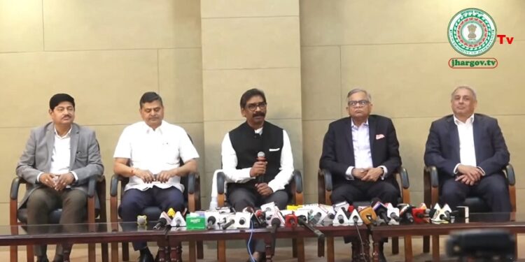 Tata sons chairman meets Jharkhand cm : टाटा समूह झारखंड में करेगा नॉलेज बेस्ड इंडस्ट्रीज की स्थापना, संभावना तलाशने के लिए बनेगी कमेटी, चेयरमैन एन चंद्रशेखरन और झारखंड के मुख्यमंत्री हेमंत सोरेन के बीच हुई घंटो की बैठक