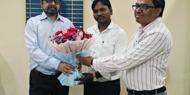 Jharkhand teachers success story – सात वर्षों के संघर्ष के बाद डॉ मनोज कच्छप बने असिस्टेंट प्रोफेसर, हाईकोर्ट और सुप्रीम कोर्ट के फैसले के बाद रांची विश्वविद्यालय के नागपुरी पीजी विभाग में मिली नियुक्ति