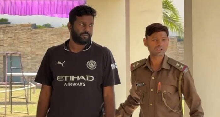 Jamshedpur criminal arresting : गोल्डन लीफ रिसार्ट में सरेंडर कराया गया था अपराधी मनीष को, देखिये – video, सरेंडर कर कह रहा है अपराधी मनीष अब हमको आर्म्स मत पकड़ा दीजियेगा, रंगदारी को लेकर कई व्यापारियों की सूची पुलिस को मिली, देखिये – video