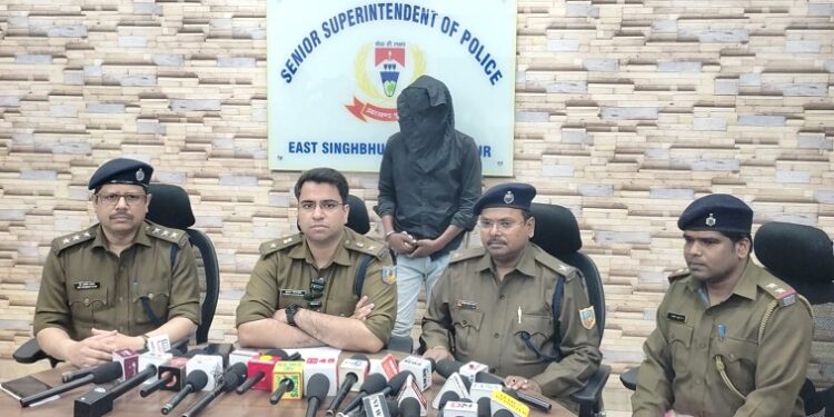 Jamshedpur police arrests – बागबेड़ा में छेड़खानी और मारपीट के मामले में आरोपी गिरफ्तार, देखिए – video Jamshedpur police arrests – बागबेड़ा में छेड़खानी और मारपीट के मामले में आरोपी गिरफ्तार, देखिए – video