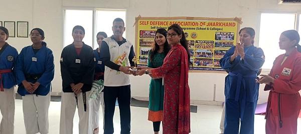 Jamshedpur manipal tata medical college – अंतरराष्ट्रीय महिला दिवस के अवसर पर मणिपाल टाटा मेडिकल कॉलेज में आत्मरक्षा प्रशिक्षण कार्यक्रम आयोजित, 50 प्रतिभागियों ने लिया हिस्सा Jamshedpur manipal tata medical college – अंतरराष्ट्रीय महिला दिवस के अवसर पर मणिपाल टाटा मेडिकल कॉलेज में आत्मरक्षा प्रशिक्षण कार्यक्रम आयोजित, 50 प्रतिभागियों ने लिया हिस्सा