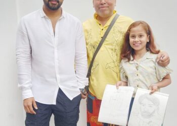 Jamshedpur artist meets South famous actor – साउथ के मशहूर एक्टर अल्लू अर्जुन से मिले जमशेदपुर के प्रसिद्ध चित्रकार व उनकी बेटी, तिरुपति बालाजी की पेंटिंग भेंट की