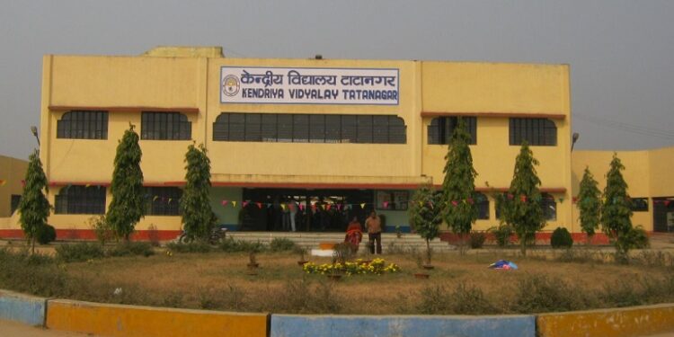 Jamshedpur kendriya Vidyalaya nios exam fraud : टाटानगर केंद्रीय विद्यालय में चार परीक्षार्थी फर्जी दस्तावेज पर दे रहे थे परीक्षा, पकड़े गये, पुलिस ने भेजा जेल