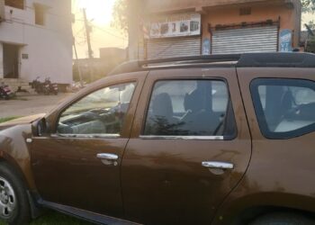 Jamshedpur Stone pelting car- जमशेदपुर के हिंदी लेखक की कार पर पथराव, गैरेज स्टाफ पर गुंडागर्दी का आरोप, सिदगोड़ा थाना में शिकायत Jamshedpur Stone pelting car- जमशेदपुर के हिंदी लेखक की कार पर पथराव, गैरेज स्टाफ पर गुंडागर्दी का आरोप, सिदगोड़ा थाना में शिकायत