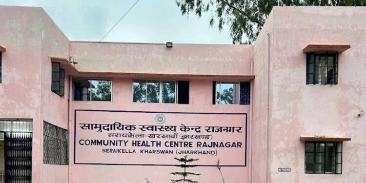 jharkhand health department action- स्वास्थ्य विभाग ने राजनगर सीएचसी के प्रभारी चिकित्सक को किया निलंबित,विगत दिनों प्रसव के दौरान मां व नवजात की हो गयी थी मौत