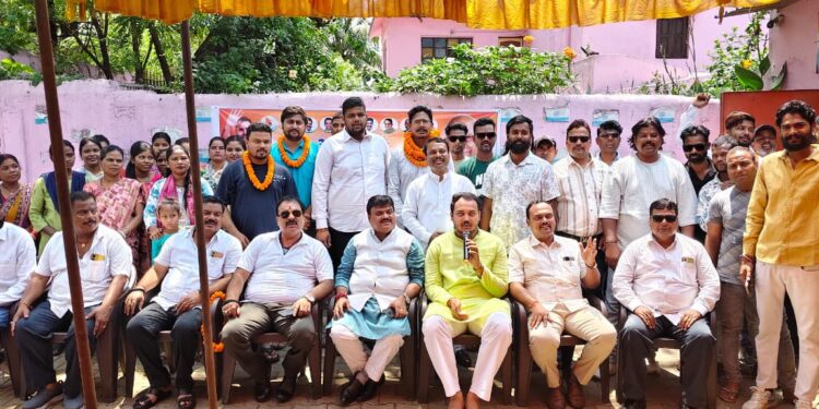 jamshedpur intuc- भालूबासा में इंटक स्थापना दिवस पर ध्वजारोहण, मजदूरों के अधिकारों पर दिया गया जोर