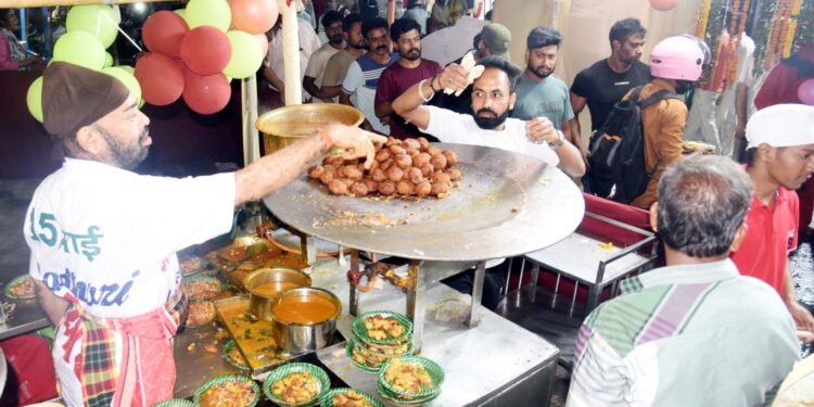 jamshedpur madhuri dixit’s birthday-29 वर्षों से जारी है माधुरी दीक्षित के जन्मदिन का अनोखा उत्सव, पप्पू सरदार ने चेशायर होम में दिव्यांगों संग बांटी खुशियां