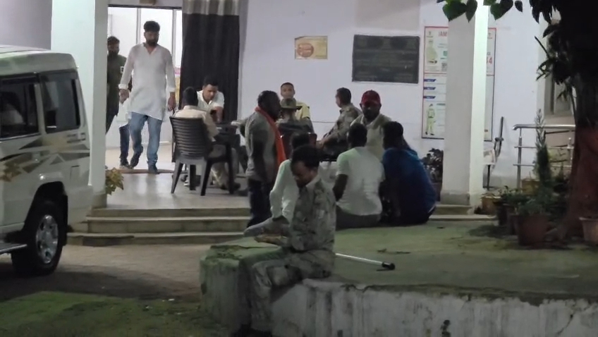 Jamshedpur police raid : कदमा में जुआ अड्डा में छापा, 6 लड़के औऱ दो लड़की गिरफ्तार Jamshedpur police raid : कदमा में जुआ अड्डा में छापा, 6 लड़के औऱ दो लड़की गिरफ्तार