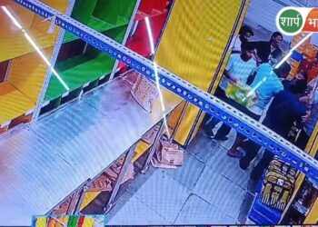 Jamshedpur hungama in blinkit office : सिदगोड़ा में हंगामा, ब्लिंकिट के दफ्तर में मारपीट, देखिये – video