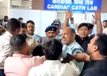 Jamshedpur tmh hungama : टीएमएच में मरीज की मौत पर हंगामा, यह है मामला, देखिये – video