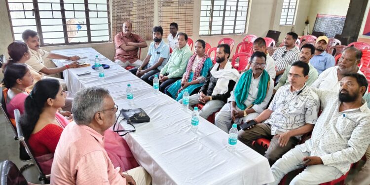 jamshedpur rural Peace committee meeting- चाकुलिया थाना परिसर में बकरीद पर्व को लेकर शांति समिति की हुई बैठक, शांतिपूर्वक व भाईचारगी के साथ पर्व मनाने की अपील jamshedpur rural Peace committee meeting- चाकुलिया थाना परिसर में बकरीद पर्व को लेकर शांति समिति की हुई बैठक, शांतिपूर्वक व भाईचारगी के साथ पर्व मनाने की अपील