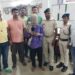 tatanagar rpf and grp action- टाटानगर स्टेशन पर पॉकेटमारी का प्रयास, युवक गिरफ्तार, चोरी की मोबाइल बरामद