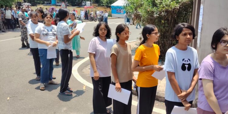 jamshedpur neet examination- नीट (यूजी)-2026 परीक्षा शांतिपूर्ण एवं कदाचारमुक्त संपन्न, 8 परीक्षा केंद्रों में 4112 परीक्षार्थी हुए शामिल, 119 रहे अनुपस्थित
