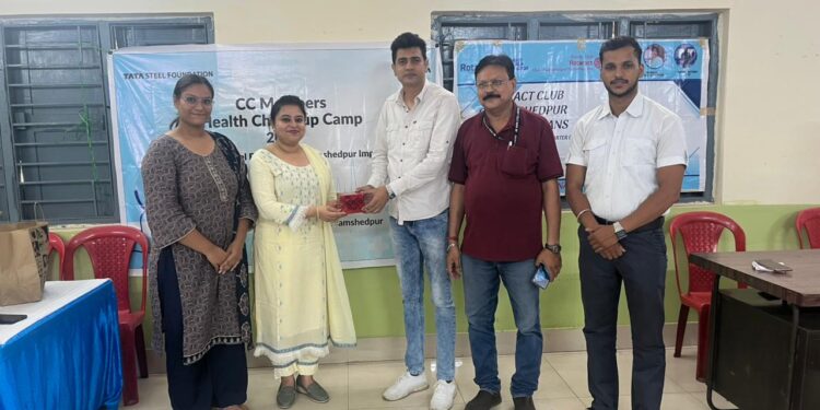jamshedpur rotaract club : रोटरैक्ट क्लब ऑफ जमशेदपुर ह्यूमैनिटेरियंस एवं टाटा स्टील फाउंडेशन ने आयोजित किया निःशुल्क मेगा मेडिकल एवं मानसिक स्वास्थ्य शिविर, कई लोगों ने उठाया लाभ
