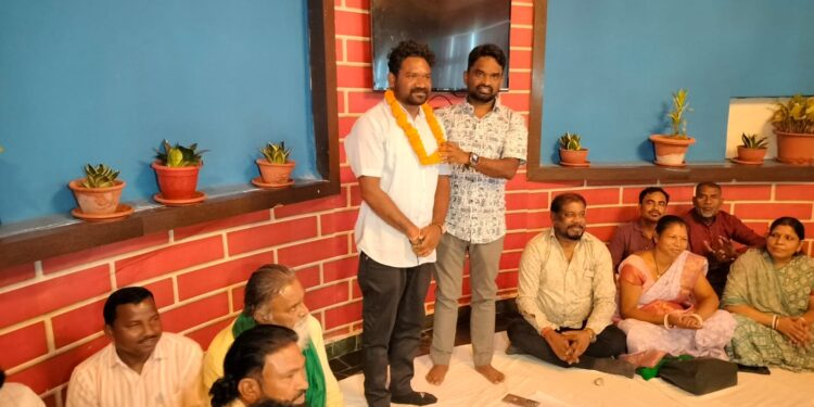 jamshedpur rural jmm meeting-झामुमो की बैठक सह प्रशिक्षण शिविर में कार्यकर्ताओं को दी गई एसआईआर व जनगणना की जानकारी, कार्य सही से हो इसकी निगरानी सतर्कता से करे कार्यकर्ता : संजीव सरदार jamshedpur rural jmm meeting-झामुमो की बैठक सह प्रशिक्षण शिविर में कार्यकर्ताओं को दी गई एसआईआर व जनगणना की जानकारी, कार्य सही से हो इसकी निगरानी सतर्कता से करे कार्यकर्ता : संजीव सरदार