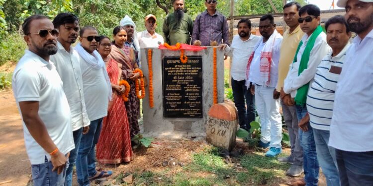 jamshedpur rural-विधायक समीर मोहंती ने किया चाकुलिया में तीन सड़कों का शिलान्यास, आम लोगों को होगी सहूलियत