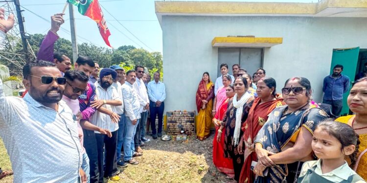 jamshedpur east mla development : पूर्वी विधानसभा के सीतारामडेरा, बर्मामाइंस और बारीडीह के सात स्थानों पर विधायक पूर्णिमा साहू ने हाई मास्ट लाइट अधिष्ठापन कार्य का किया शुभारंभ, लाखों की लागत से रोशन होंगे कई इलाके