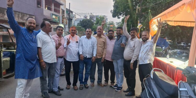 Jamshedpur bjp sonari : सोनारी भाजपा ने बांटे लड्डू, तीन राज्यों की जीत की मनायी खुशियां
