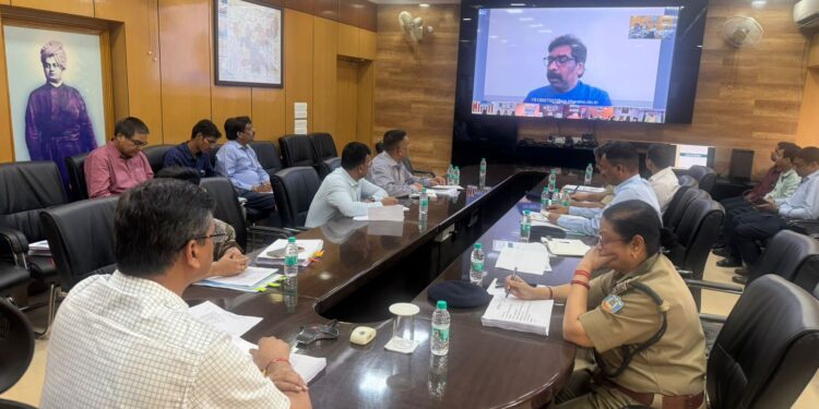 jharkhand cm meeting for law and order : मुख्यमंत्री हेमन्त सोरेन ने अधिकारियों के साथ विधि-व्यवस्था को लेकर की उच्चस्तरीय बैठक, नशीले पदार्थों की सप्लाई चेन पर ब्रेक लगाते हुए इनकी खरीद-बिक्री करने वालों से सख्ती से निपटें