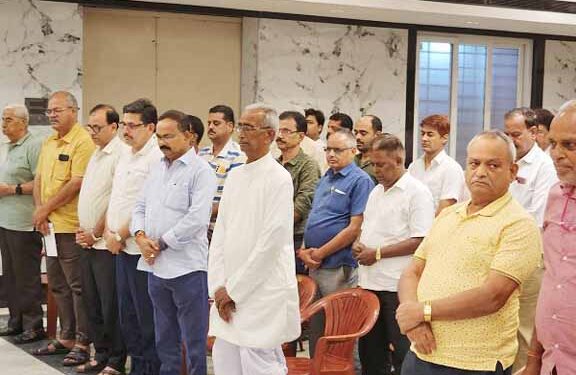 jamshedpur condolence meet- राजस्थानी ब्राह्मण संघ के सचिव के निधन पर जुगसलाई ऋषि भवन में शोकसभा आयोजित, दो मिनट का मौर धारण कर दी गयी श्रद्धांजलि