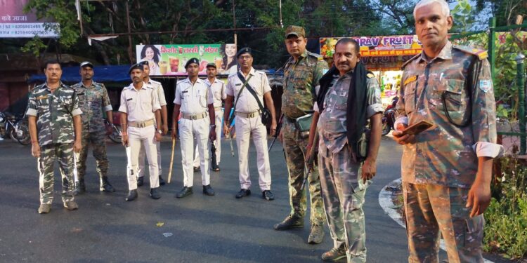 Jamshedpur rural flag march- बकरीद को लेकर जादूगोड़ा पुलिस ने निकाला फ्लैग मार्च, शांति और सौहार्दपूर्ण वातावरण में पर्व मनाने की अपील, अफवाहों से बचने का किया आग्रह