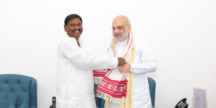 ex central minister arjun munda meet home minister-पूर्व केंद्रीय मंत्री अर्जुन मुंडा ने नयी दिल्ली आवास पर गृह मंत्री अमित शाह से की शिष्टाचार भेंट, झारखंड के महत्वपूर्ण विषयों पर की चर्चा