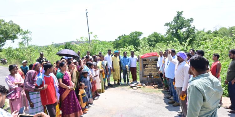 jamshedpur rural potka mla- तीन करोड़ की लागत से बनेगी हाकेगोडा से चांगीरा तक की सड़क, विधायक संजीव सरदार ने किया शिलान्यास, कहा- पोटका विधानसभा की सभी सड़कें होंगी चकाचक