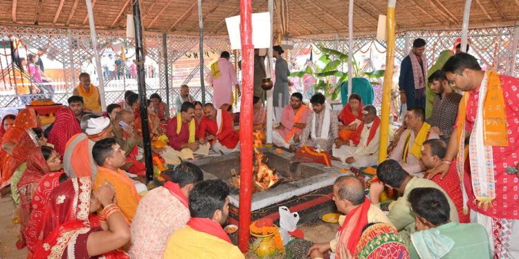 jamshedpur lakshminarayan mahayajna- न्यू केबल टाउन में पूर्णाहुति व विशाल महाभंडारे के साथ संपन्न हुआ नौ दिवसीय श्री लक्ष्मीनारायण महायज्ञ, 15 हजार से अधिक श्रद्धालुओं ने ग्रहण किया महाप्रसाद, शनिवार को हुई रामार्चा पूजा