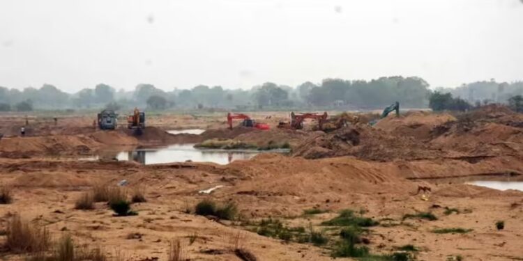 jharkhand sand ghat auction- बालू घाट आवंटन में अब ग्रामसभा की सहमति के बाद होगा लीज एग्रीमेंट, लीजधारकों को तीन किस्तों मे करना होगा भुगतान, 444 घाटों में 298 की हो चुकी है नीलामी jharkhand sand ghat auction- बालू घाट आवंटन में अब ग्रामसभा की सहमति के बाद होगा लीज एग्रीमेंट, लीजधारकों को तीन किस्तों मे करना होगा भुगतान, 444 घाटों में 298 की हो चुकी है नीलामी