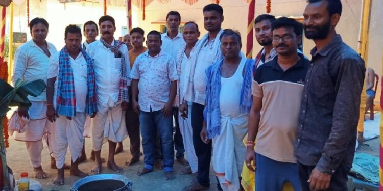 jamshedpur rural- सरडीहा के पानिबांका गांव में 9 मई से अखंड हरिनाम संकीर्तन, तैयारी में जुटे कमेटी के सदस्य jamshedpur rural- सरडीहा के पानिबांका गांव में 9 मई से अखंड हरिनाम संकीर्तन, तैयारी में जुटे कमेटी के सदस्य