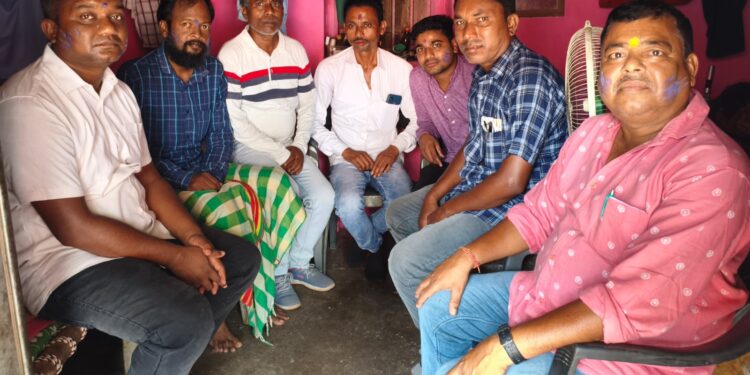 jamshedpur rural- झामुमो नेता का हाल चाल जानने पहुंचे जगदीश भकत,पिछले कई दिनों से चल रहे है बीमार