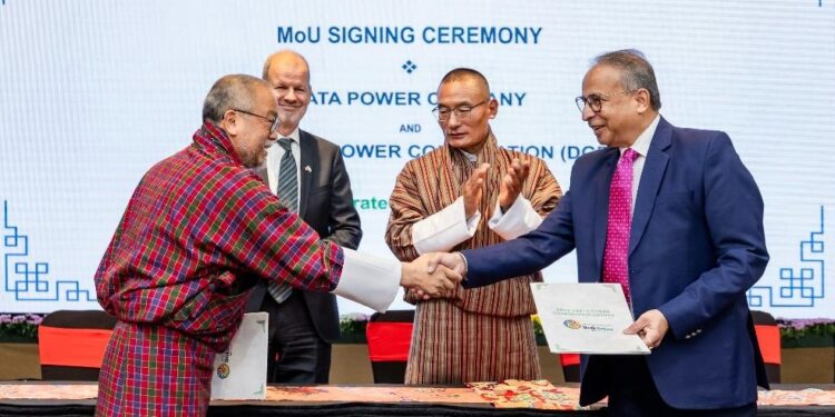 tata power new mou : टाटा पावर और ड्रुक ग्रीन पावर कॉर्पोरेशन ने 5,000 मेगावाट स्वच्छ ऊर्जा क्षमता के विकास के लिए कौशल विकास इकोसिस्टम के निर्माण के लिए एमओयू पर किये हस्ताक्षर, बड़े पैमाने पर स्वच्छ ऊर्जा परिसंपत्तियों के संचालन और रखरखाव का समर्थन करने के लिए एक भविष्य के लिए तैयार कार्यबल बनाने का लक्ष्य