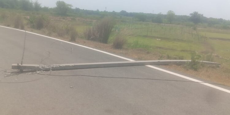 jamshedpur rural- बहरागोड़ा के पाथरा गांव के ग्रामीण विभागीय उदासीनता के कारण अंधेरे में रहने को विवश