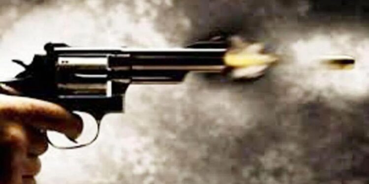 jamshedpur firing- बिष्टुपुर के धातकीडीह में दिनदहाड़े फायरिंग, दो बदमाश गिरफ्तार, पुलिस मामले की जांच में जुटी