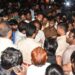 Jamshedpur youth death case – मानगो में जानलेवा हमले में घायल युवक की मौत के बाद भड़के परिजन, चेपा पुल के पास शव रखकर किया हंगामा, फरार आरोपियों की गिरफ्तारी की मांग, देखिए – video Jamshedpur youth death case – मानगो में जानलेवा हमले में घायल युवक की मौत के बाद भड़के परिजन, चेपा पुल के पास शव रखकर किया हंगामा, फरार आरोपियों की गिरफ्तारी की मांग, देखिए – video