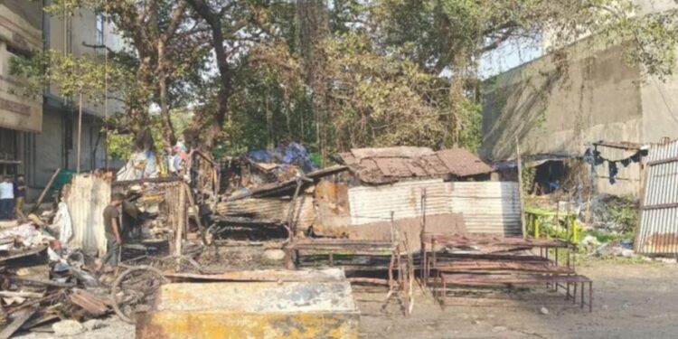 Jamshedpur fire – बिष्टुपुर नेपाल होटल में लगी आग, सिलेंडर ब्लास्ट होने से लाखों का नुकसान Jamshedpur fire – बिष्टुपुर नेपाल होटल में लगी आग, सिलेंडर ब्लास्ट होने से लाखों का नुकसान