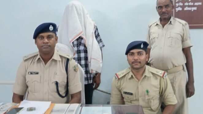 Jamshedpur police action – परसुडीह : 67 लाख की धोखाधड़ी मामले में फरार आरोपी ओडिशा से गिरफ्तार Jamshedpur police action – परसुडीह : 67 लाख की धोखाधड़ी मामले में फरार आरोपी ओडिशा से गिरफ्तार