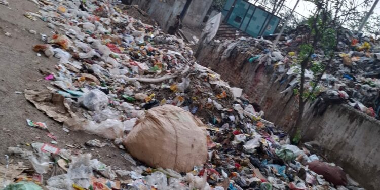 Jamshedpur jugsalai nagar parishad failure : जुगसलाई इस बार स्वच्छता सर्वेक्षण में साबित होगा फिसड्डी, कचरा बना लोगों के लिए जी का जंजाल, video Jamshedpur jugsalai nagar parishad failure : जुगसलाई इस बार स्वच्छता सर्वेक्षण में साबित होगा फिसड्डी, कचरा बना लोगों के लिए जी का जंजाल, video