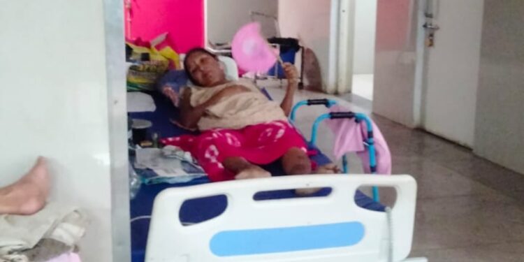 Jamshedpur mgm hospital: एमजीएम अस्पताल का सेंट्रल एसी खराब, मरीज परेशान Jamshedpur mgm hospital: एमजीएम अस्पताल का सेंट्रल एसी खराब, मरीज परेशान