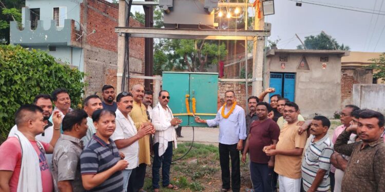 Jamshedpur jugsalai mla initiative : 100 केवी के ट्रांसफार्मर का जुगसलाई विधायक मंगल कालिंदी ने किया उदघाटन, गर्मी से लोगों को मिलेगी बड़ी राहत Jamshedpur jugsalai mla initiative : 100 केवी के ट्रांसफार्मर का जुगसलाई विधायक मंगल कालिंदी ने किया उदघाटन, गर्मी से लोगों को मिलेगी बड़ी राहत