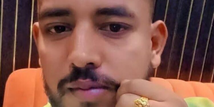 Jamshedpur firing case – जुगसलाई कपड़ा दुकान में हुई फायरिंग मामले में मानगो के युवक ने किया आत्मसमर्पण Jamshedpur firing case – जुगसलाई कपड़ा दुकान में हुई फायरिंग मामले में मानगो के युवक ने किया आत्मसमर्पण