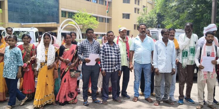 Jamshedpur rural public demand – रोहिणीबेड़ा मौजा में बाहरी लोगों पर अशांति फैलाने का आरोप, ग्रामीणों ने उपायुक्त से की कार्रवाई की मांग