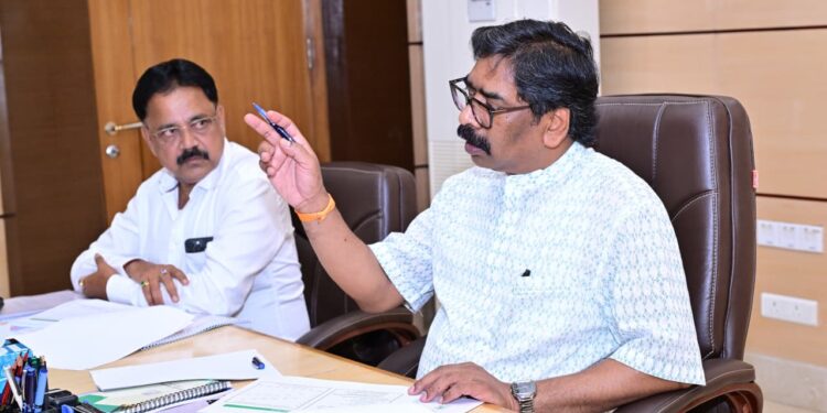 Jharkhand cm in action : मुख्यमंत्री हेमन्त सोरेन ने जलस्रोत क्षेत्रों पर अतिक्रमण कर घर और मकान सहित विभिन्न संरचनाओं का निर्माण करने वाले लोगों पर कड़ी कानूनी-कार्रवाई का दिया निर्देश, नदी, डैम, तालाब एवं अन्य जलस्रोतों क्षेत्रों पर अतिक्रमण कर हुए सभी अवैध निर्माण कार्य को करें ध्वस्त Jharkhand cm in action : मुख्यमंत्री हेमन्त सोरेन ने जलस्रोत क्षेत्रों पर अतिक्रमण कर घर और मकान सहित विभिन्न संरचनाओं का निर्माण करने वाले लोगों पर कड़ी कानूनी-कार्रवाई का दिया निर्देश, नदी, डैम, तालाब एवं अन्य जलस्रोतों क्षेत्रों पर अतिक्रमण कर हुए सभी अवैध निर्माण कार्य को करें ध्वस्त