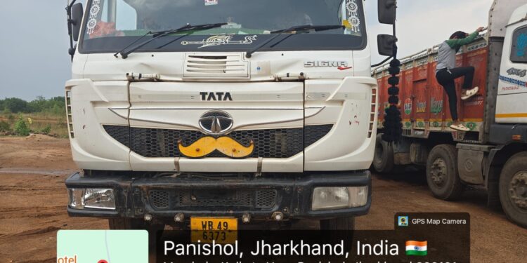 Jamshedpur mining raid : जमशेदपुर में खनन विभाग का छापा, 6 हाइवा जब्त, बड़े पैमाने पर अवैध बालू जब्त Jamshedpur mining raid : जमशेदपुर में खनन विभाग का छापा, 6 हाइवा जब्त, बड़े पैमाने पर अवैध बालू जब्त