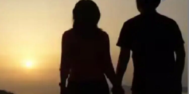 Jamshedpur rural police searching married woman : पूर्वी सिंहभूम के कमलपुर क्षेत्र की विवाहिता को भगा ले गया युवक, परिजनों की शिकायत पर महिला की तलाश में जुटी पुलिस Jamshedpur rural police searching married woman : पूर्वी सिंहभूम के कमलपुर क्षेत्र की विवाहिता को भगा ले गया युवक, परिजनों की शिकायत पर महिला की तलाश में जुटी पुलिस