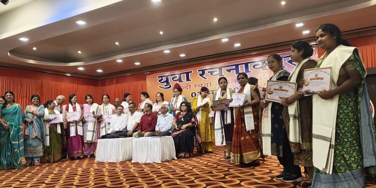 Jamshedpur tulsi bhawan yuva rachnakar workshop : तुलसी भवन में हिन्दी रचनाधर्मिता पर आधारित एकदिवसीय ‘युवा रचनाकार’ कार्यशाला आयोजित, नगर के 29 स्कूलों के 238 विद्यार्थियों व उनके शिक्षकों ने की शिरकत