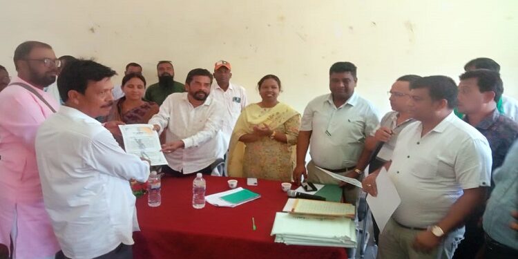 Jamshedpur rural certificate distribution : चाकुलिया के 206 झारखंड आंदोलनकारियों में प्रमाण पत्र वितरित, विधायक समीर मोहंती ने आंदोलनकारियों में बांटे प्रमाण पत्र