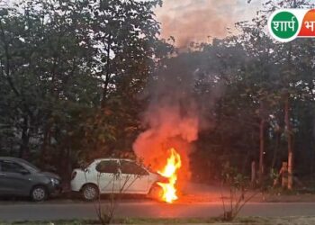 Jamshedpur fire in car : जमशेदपुर के टुइलाडुंगरी में खड़ी कार में अचानक आग लगने से मची अफरातफरी, स्थानीय लोगों व फायर ब्रिगेड ने आग पर पाया काबू, शॉर्ट सर्किट से आग लगने की जताई जा रही आशंका, देखें video Jamshedpur fire in car : जमशेदपुर के टुइलाडुंगरी में खड़ी कार में अचानक आग लगने से मची अफरातफरी, स्थानीय लोगों व फायर ब्रिगेड ने आग पर पाया काबू, शॉर्ट सर्किट से आग लगने की जताई जा रही आशंका, देखें video